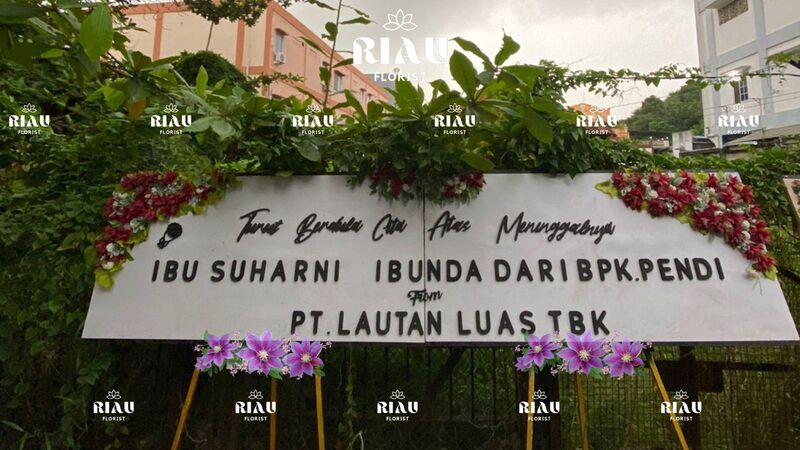 Jasa papan karangan bunga Tanjung Pinang mulai Rp375.000. Proses cepat, legalitas PT Bertravel Media Internasional. Hubungi kami sekarang.
