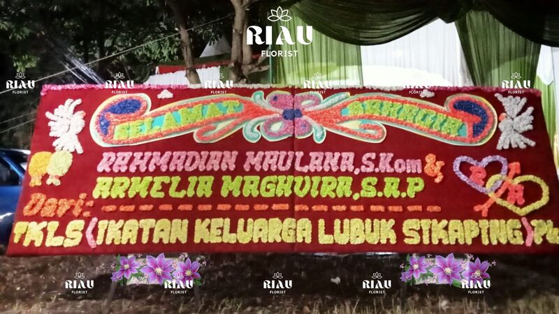 Jasa papan karangan bunga Petapahan Kampar mulai Rp375.000. Proses cepat, legalitas PT Bertravel Media Internasional. Hubungi kami sekarang.